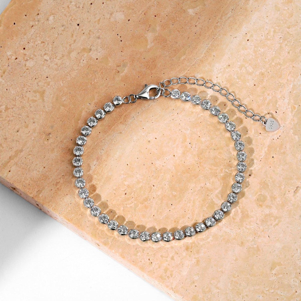 [Lumi Jewels]Ornate  Sparkling Round Cut Daily Bracelet