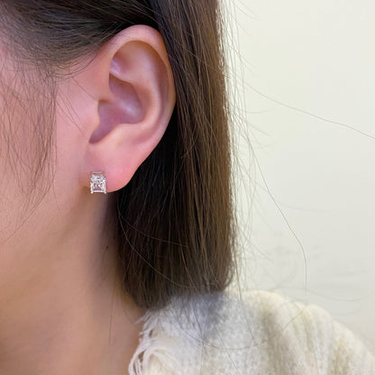 [Lumi Jewels]Stylish Shiny Rectangular Center Stone Stud Earrings