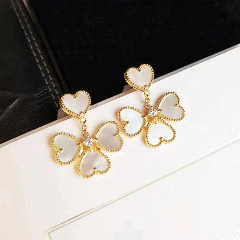 [Lumi Jewels]BOUCLES D'OREILLES TRÈFLE DOUX NACRE BLANCHE