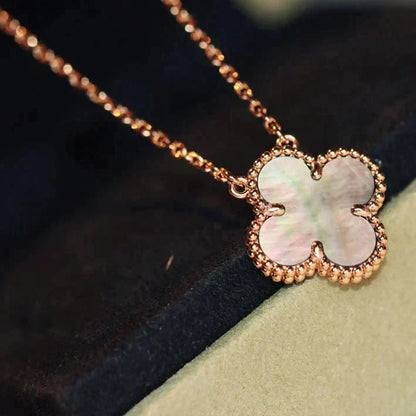 [Lumi Jewels] COLLIER TRÈFLE 15 MM NACRE GRISE