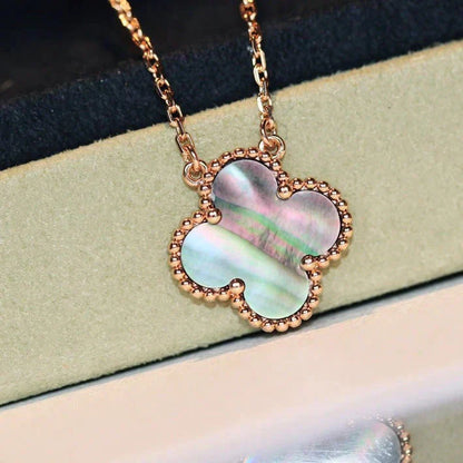 [Lumi Jewels] COLLIER TRÈFLE 15 MM NACRE GRISE