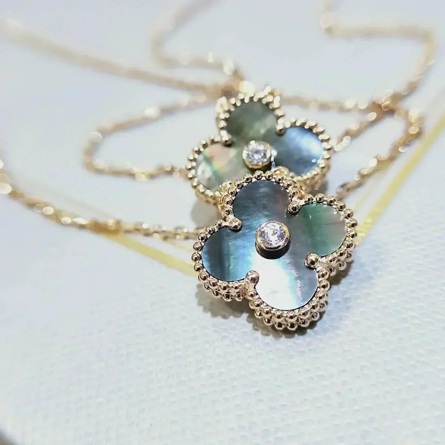 [Lumi Jewels]COLLIER TRÈFLE 15 MM DIAMANT ET NACRE GRISE