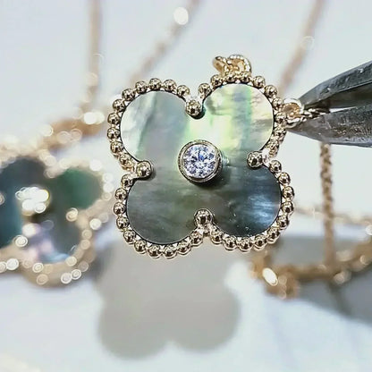 [Lumi Jewels]COLLIER TRÈFLE 15 MM DIAMANT ET NACRE GRISE