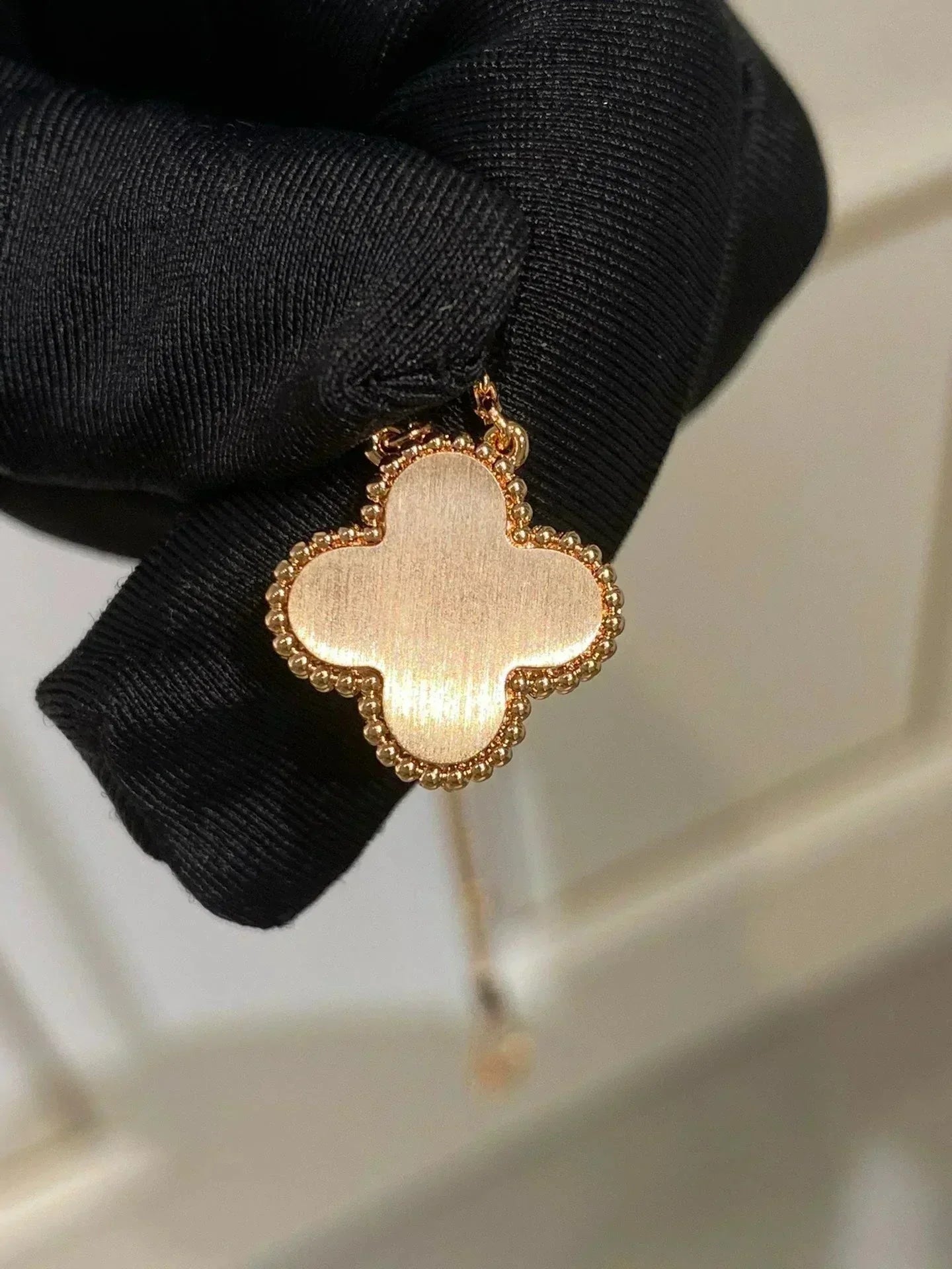 [Lumi Jewels]CLOVER 15MM DIAMOND RHODONITE NECKLACE