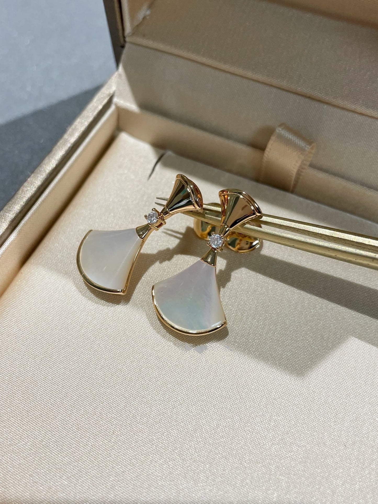 [Lumi Jewels]DREAM MOP 1 DIAMOND EARRINGS