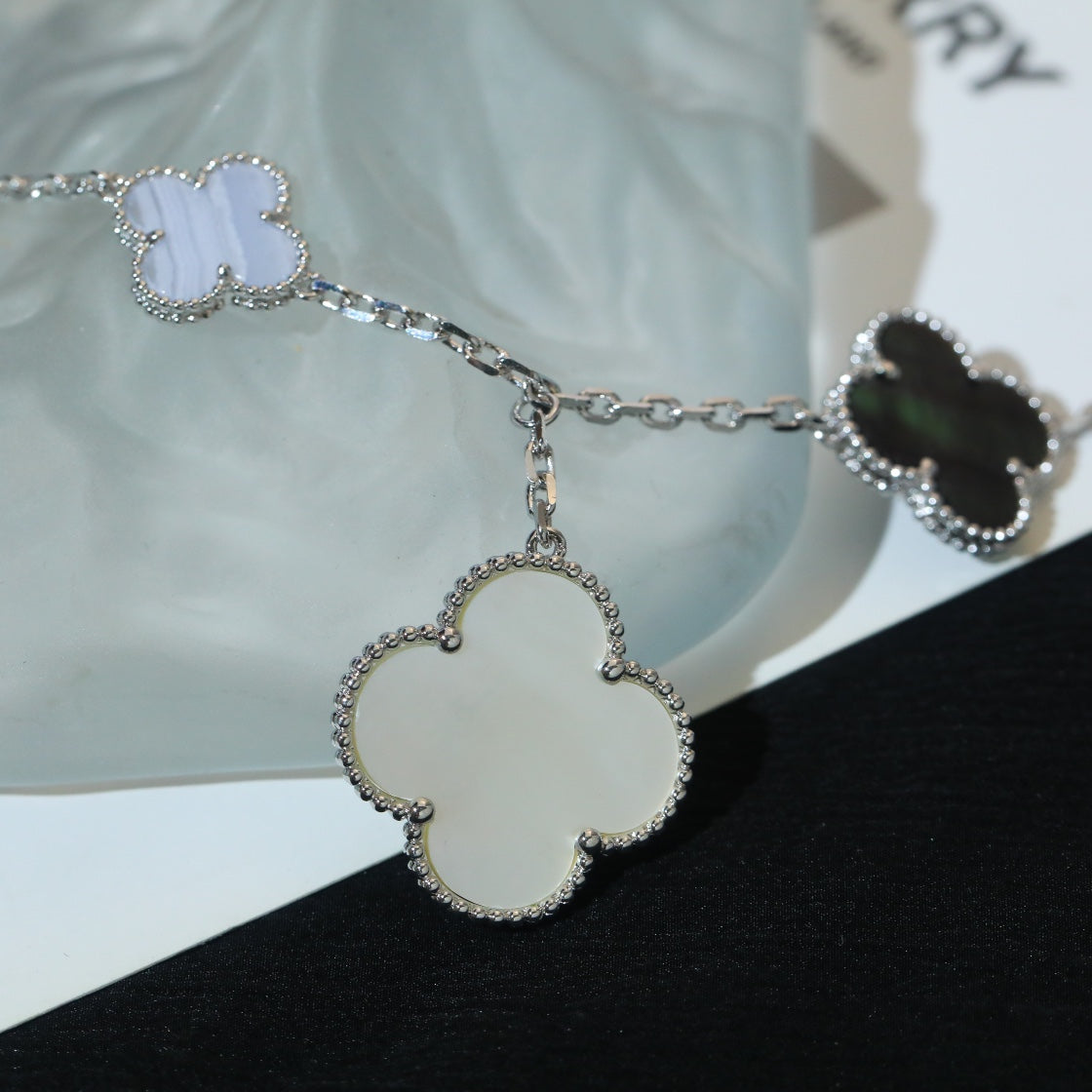 [Lumi Jewels]BRACELET TRÈFLE 5 MOTIFS NACRE CHALCEDOINE ARGENT