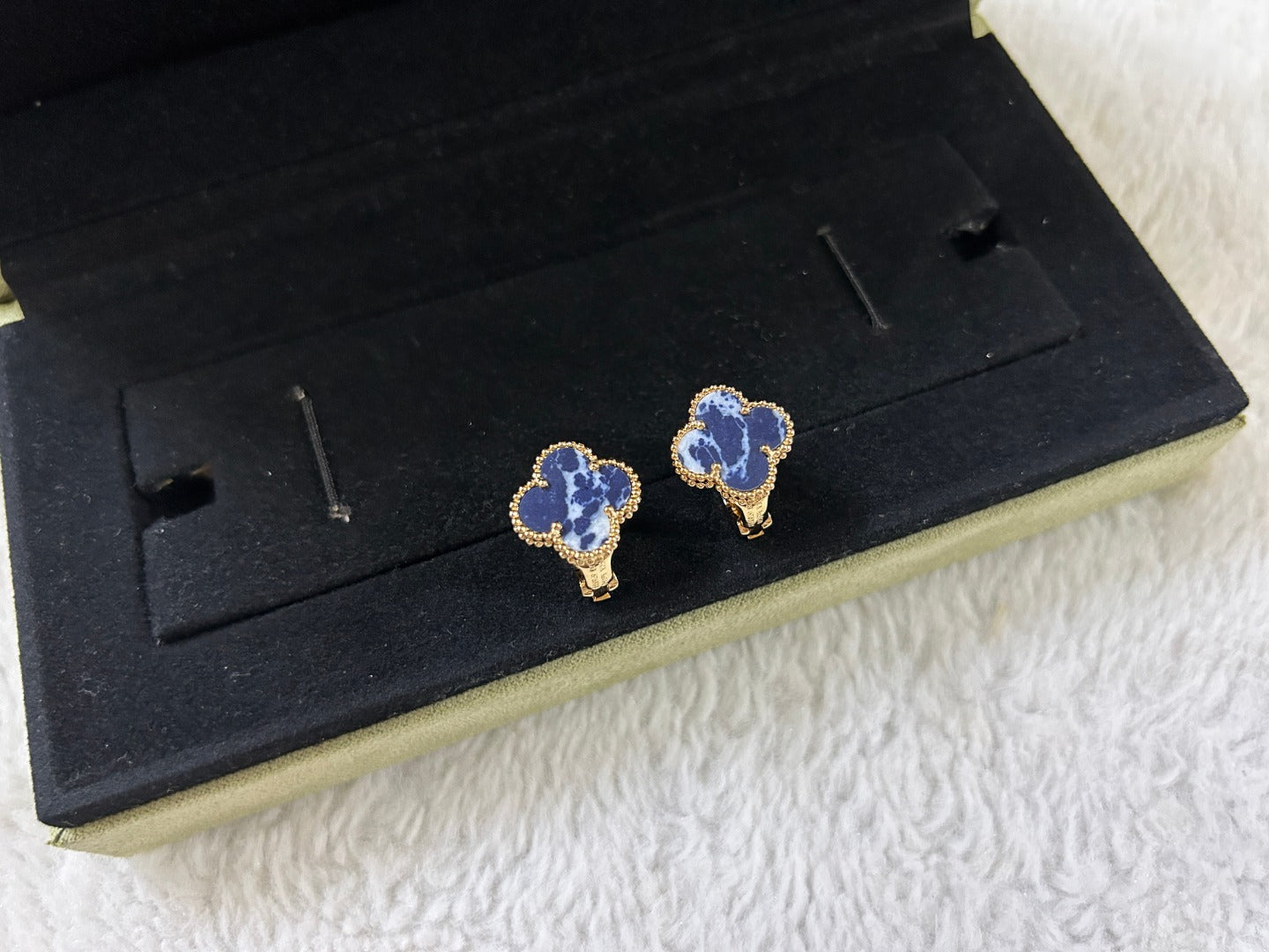 [Lumi Bijoux] BOUCLES D'OREILLES PENDANTS MOYENS TRÈFLE PIETERSITE