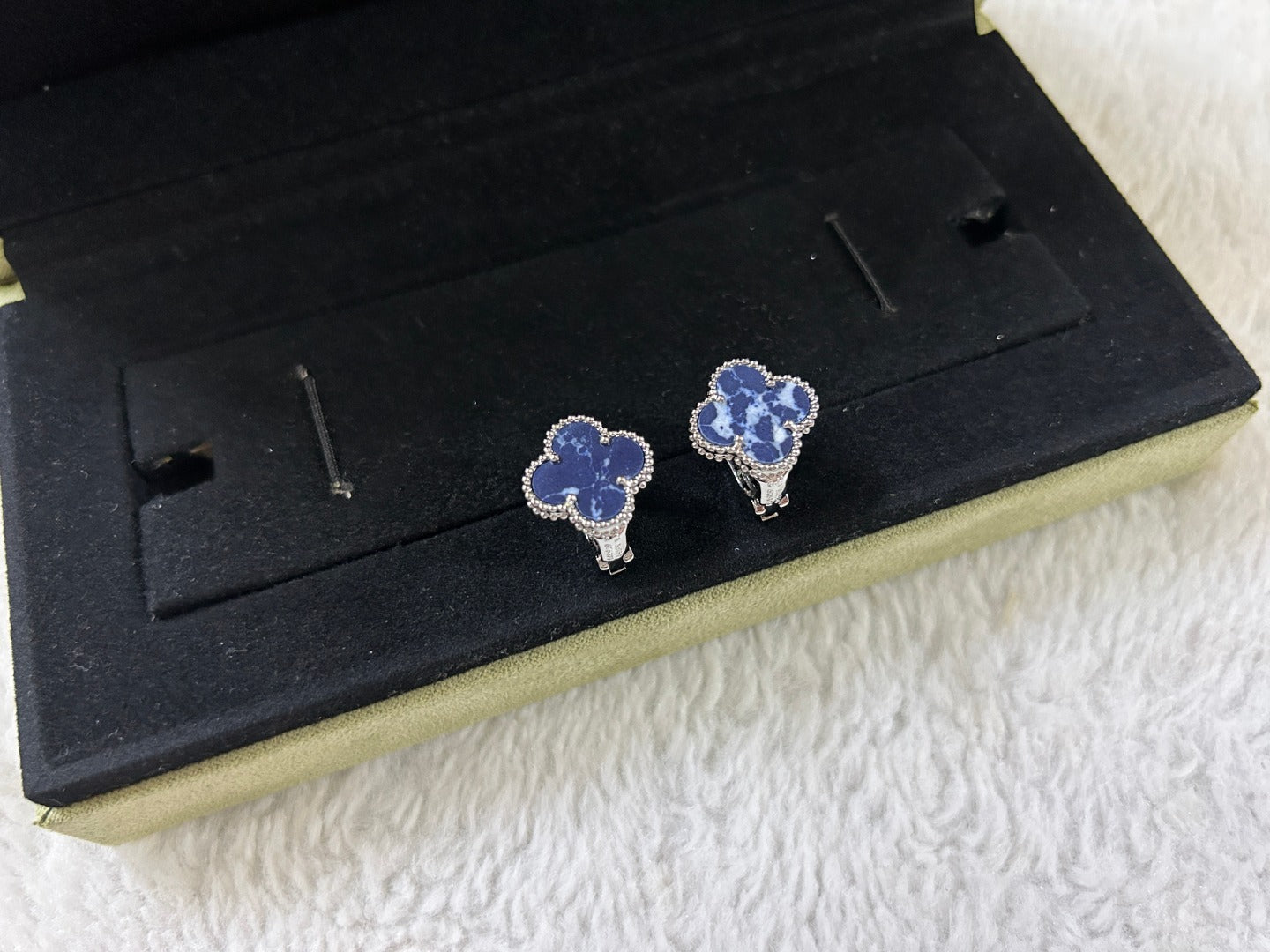 [Lumi Bijoux] BOUCLES D'OREILLES PENDANTS MOYENS TRÈFLE PIETERSITE