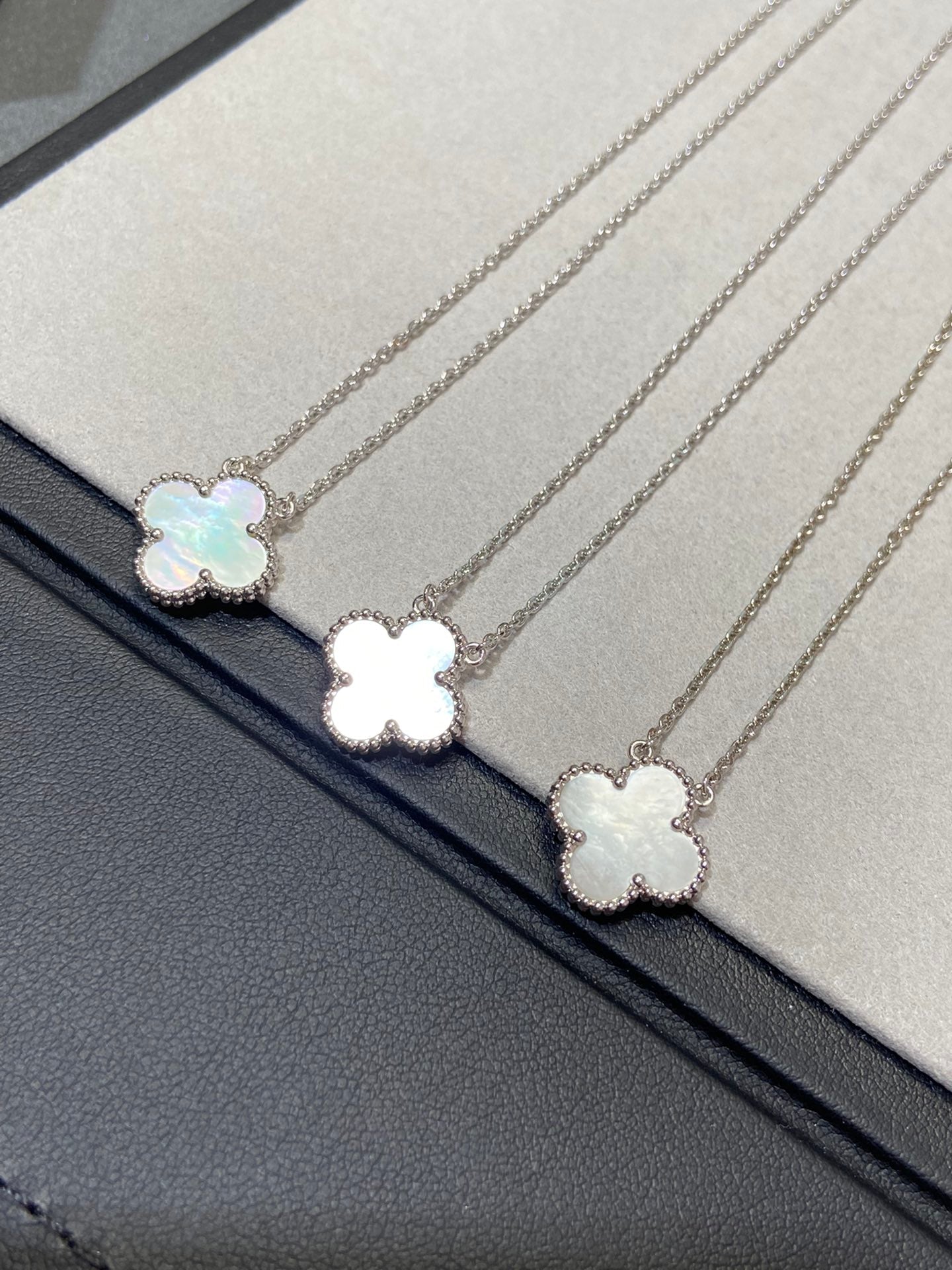 [Lumi Jewels]COLLIER TRÈFLE MOYEN ARGENT NACRE BLANCHE