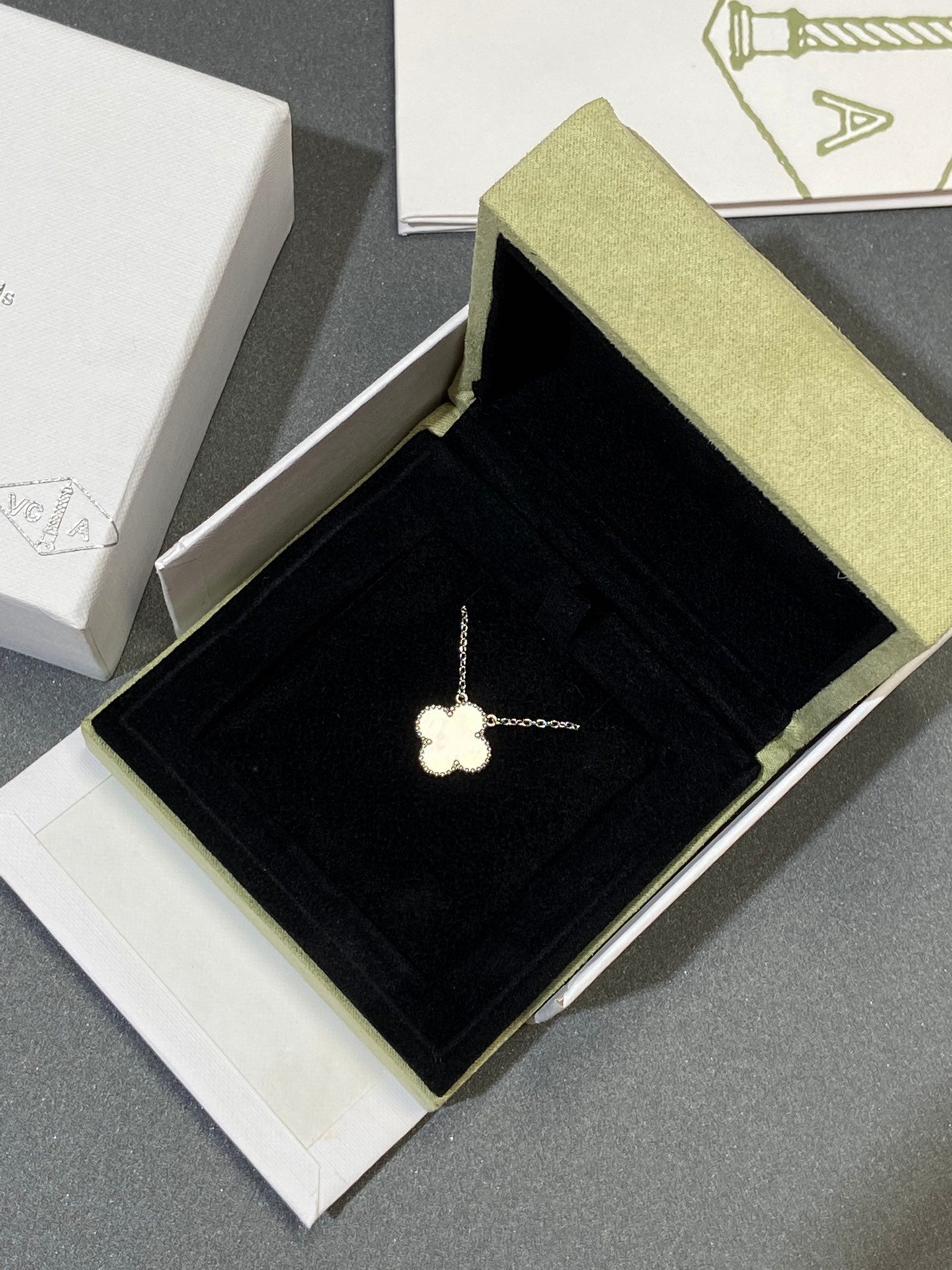 [Lumi Jewels]COLLIER TRÈFLE MOYEN ARGENT NACRE BLANCHE