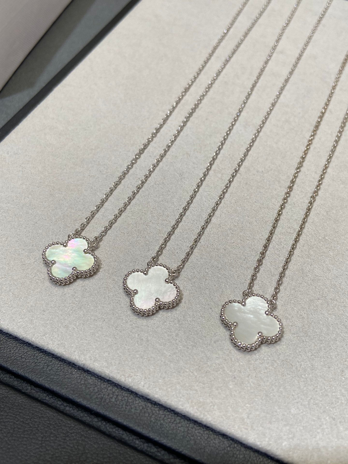 [Lumi Jewels]COLLIER TRÈFLE MOYEN ARGENT NACRE BLANCHE