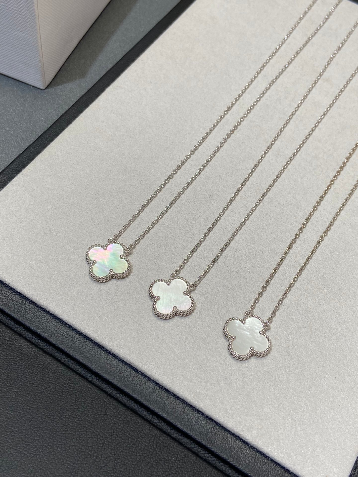 [Lumi Jewels]COLLIER TRÈFLE MOYEN ARGENT NACRE BLANCHE