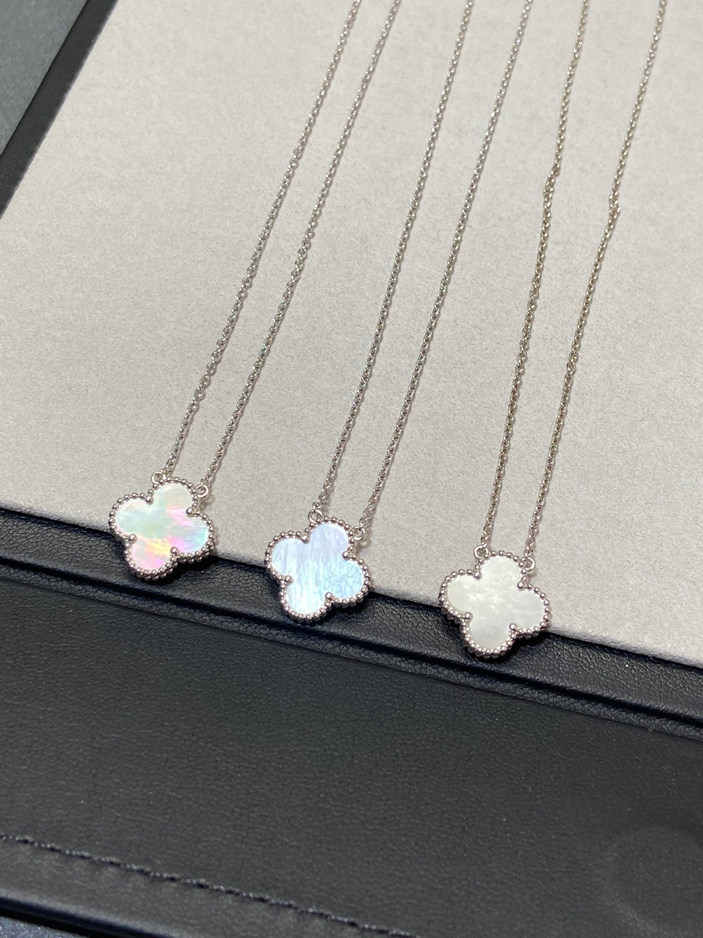 [Lumi Jewels]COLLIER TRÈFLE MOYEN ARGENT NACRE BLANCHE