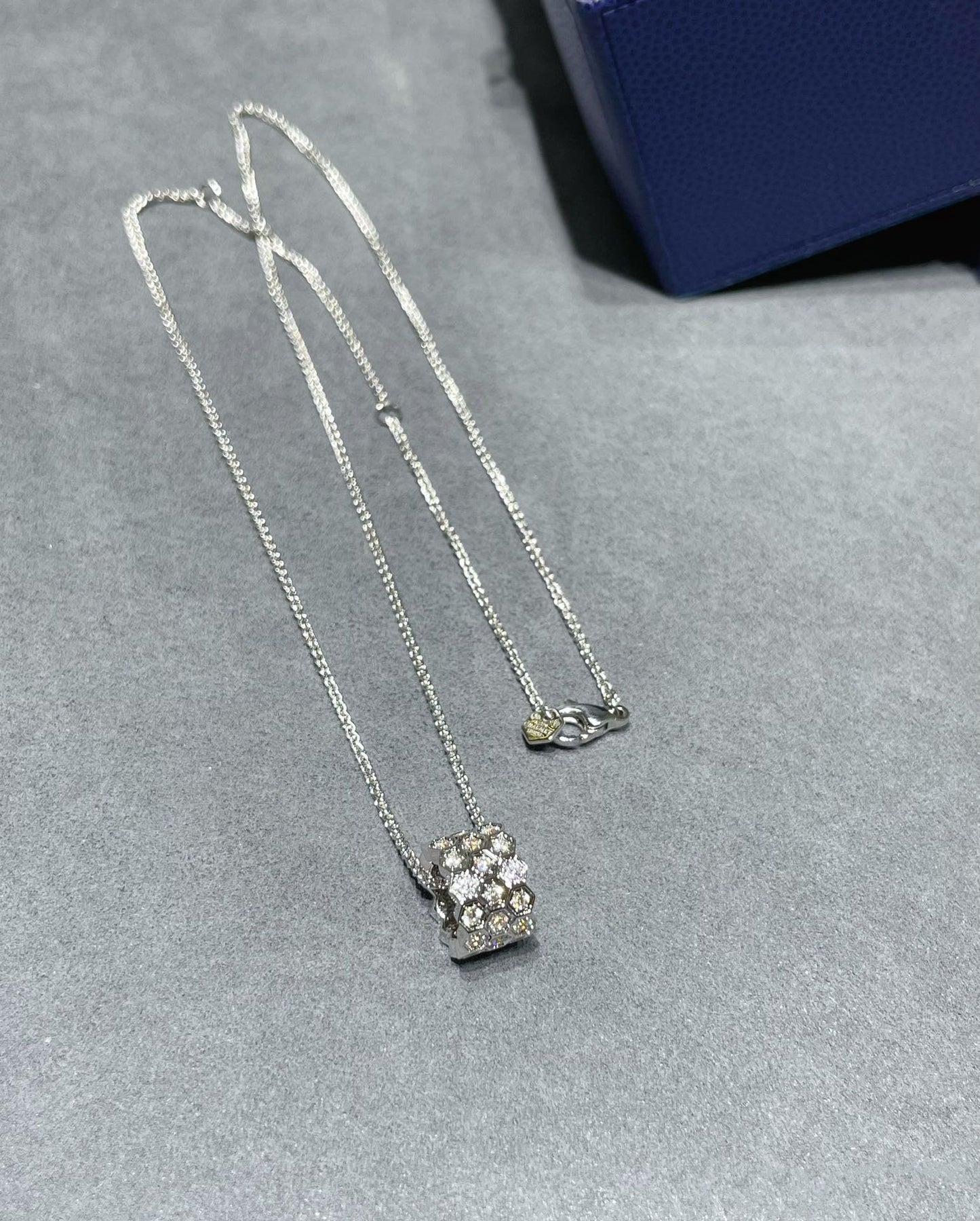 [Lumi Jewels]BEE LOVE DIAMOND PAVED 3 ROW NECKLACE