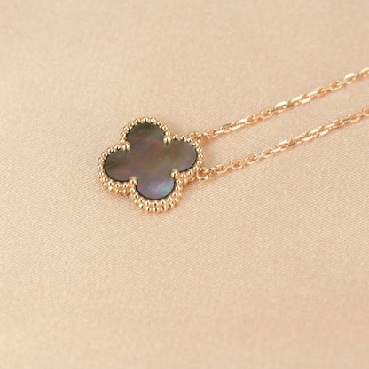 [Lumi Jewels] COLLIER TRÈFLE 15 MM NACRE GRISE