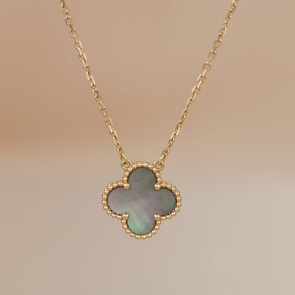 [Lumi Jewels] COLLIER TRÈFLE 15 MM NACRE GRISE