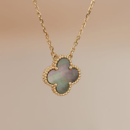 [Lumi Jewels] COLLIER TRÈFLE 15 MM NACRE GRISE