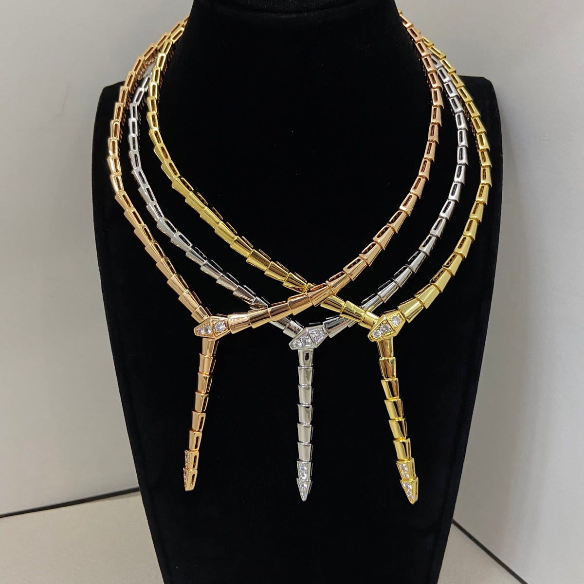 [Lumi Jewelry]Serpenti Viper Necklace Pavé‑encrusted snake head & tail