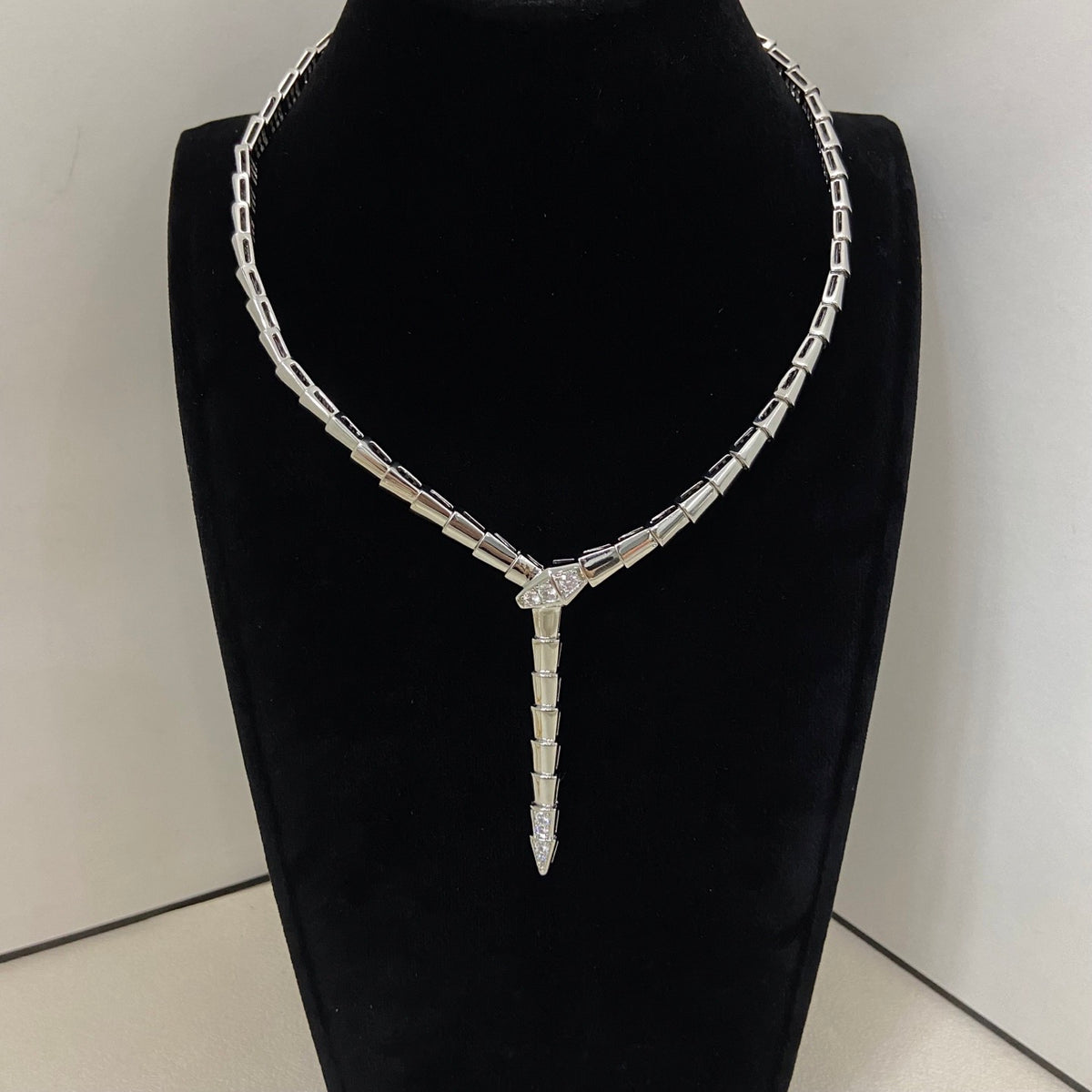[Lumi Jewelry]Serpenti Viper Necklace Pavé‑encrusted snake head & tail