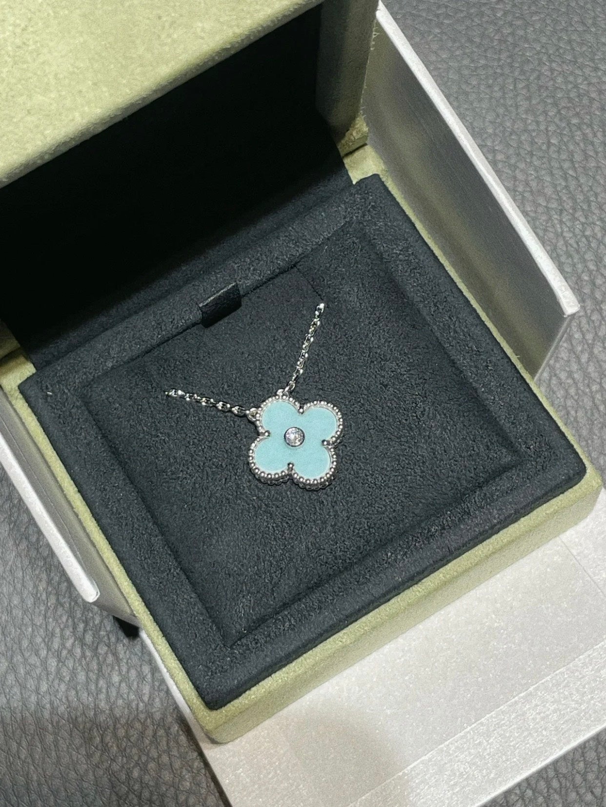 [Lumi Jewels] COLLIER TRÈFLE 1 DIAMANT BLEU CLAIR ARGENT