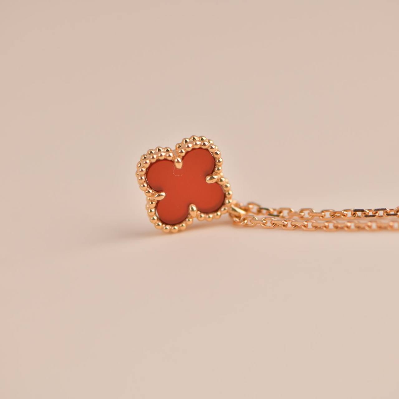 [Lumi Jewels]COLLIER TRÈFLE MINI 9,5 MM CORNALINE BLANCHE