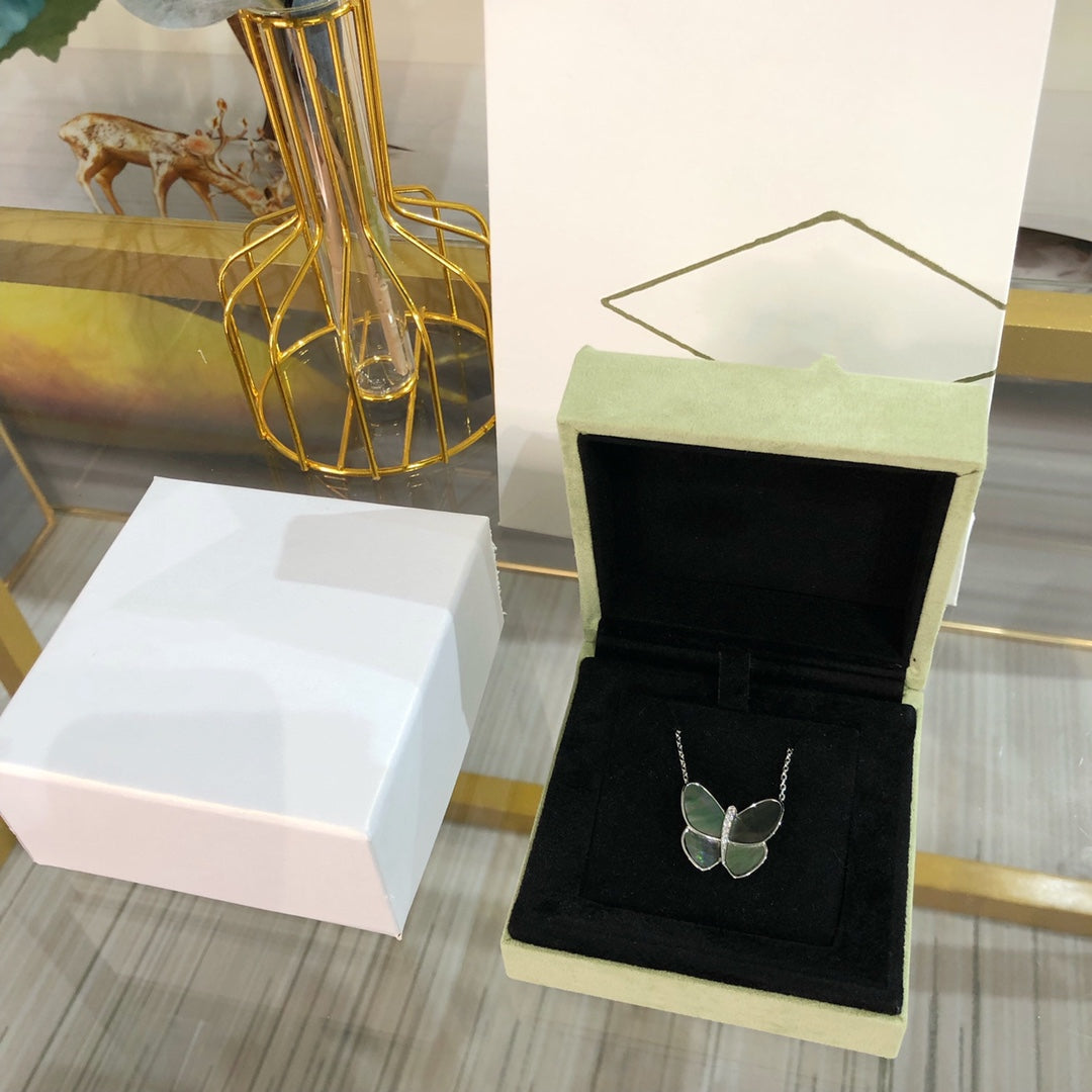 [Lumi Jewels]LARGE BUTTERFLY SILVER PENDANT DIAMOND NECKLACE